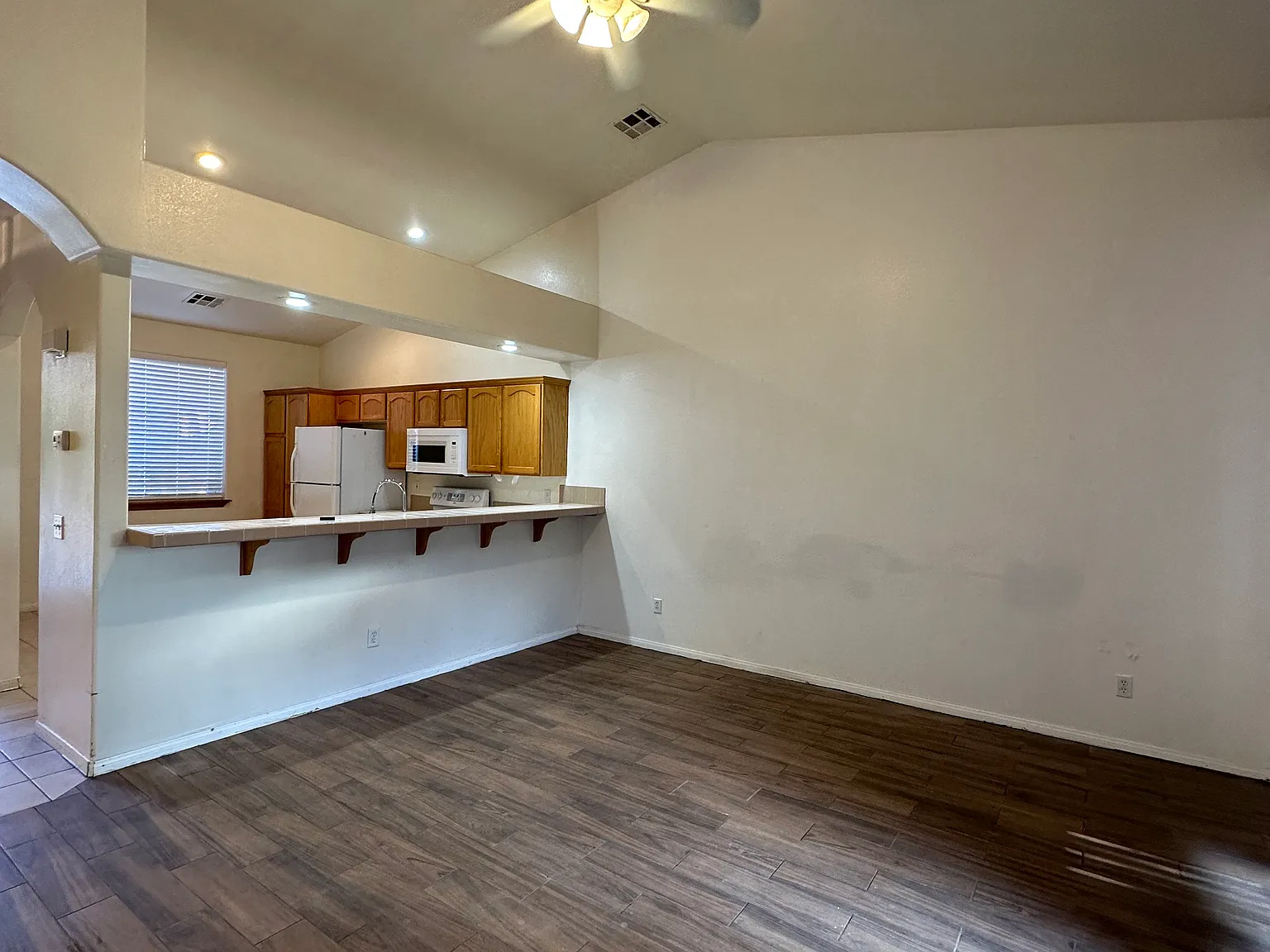 2 bed, 980 sqft, $1,275 — Photo 4