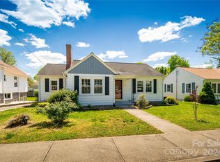 217 W Church St, Mount Airy, NC 27030