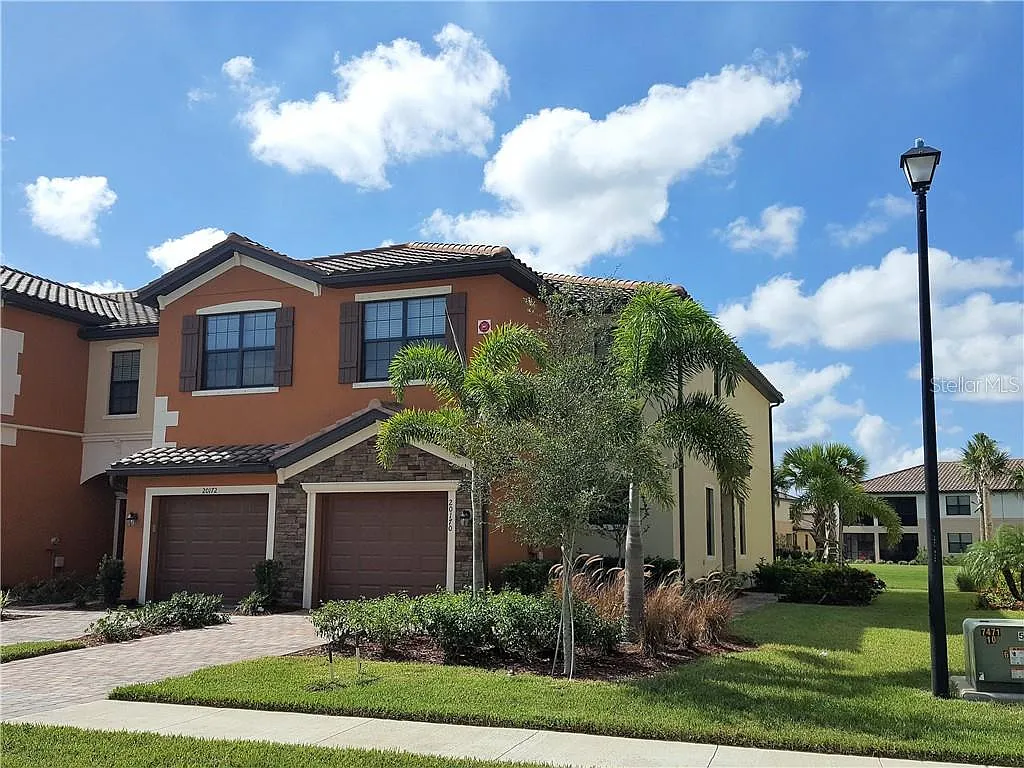 3 bed, 2.5 bath, 1881 sqft, $4,000 — Photo 1