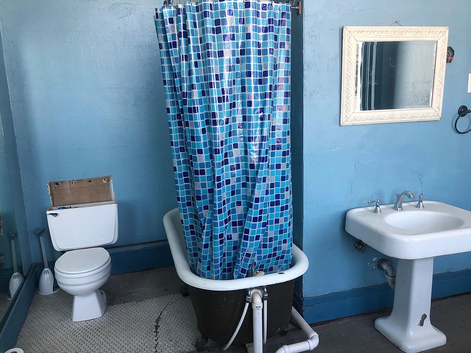 2nd image of 1717 W 9th St #9