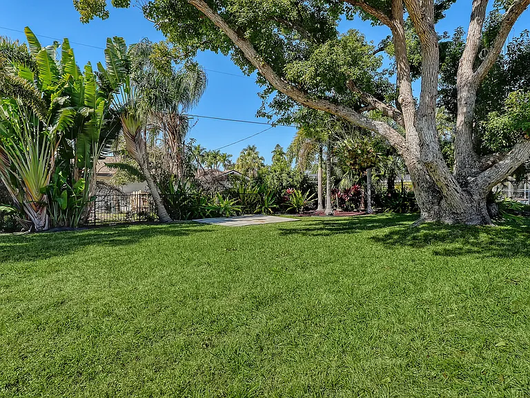 1102 Mallorca Dr — Photo 55