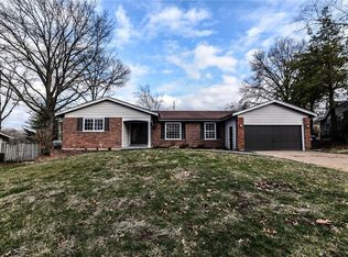 4 Fairway Ct, Florissant, MO 63033