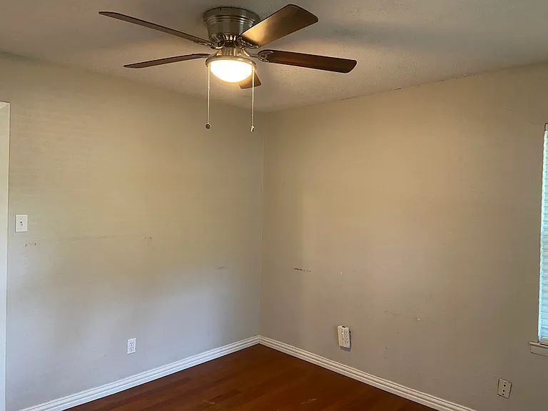 617 Loch Ln — Photo 32