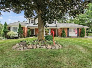 3017 Old Orchard Dr, Brighton, MI 48114