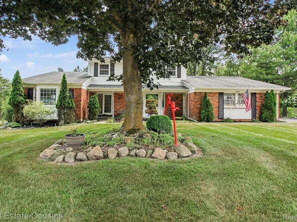 3017 Old Orchard Dr, Brighton, MI 48114