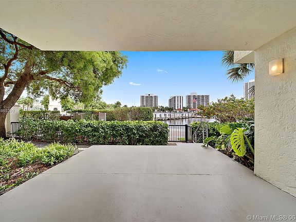 5th image of 3601 NE 207th St #4110