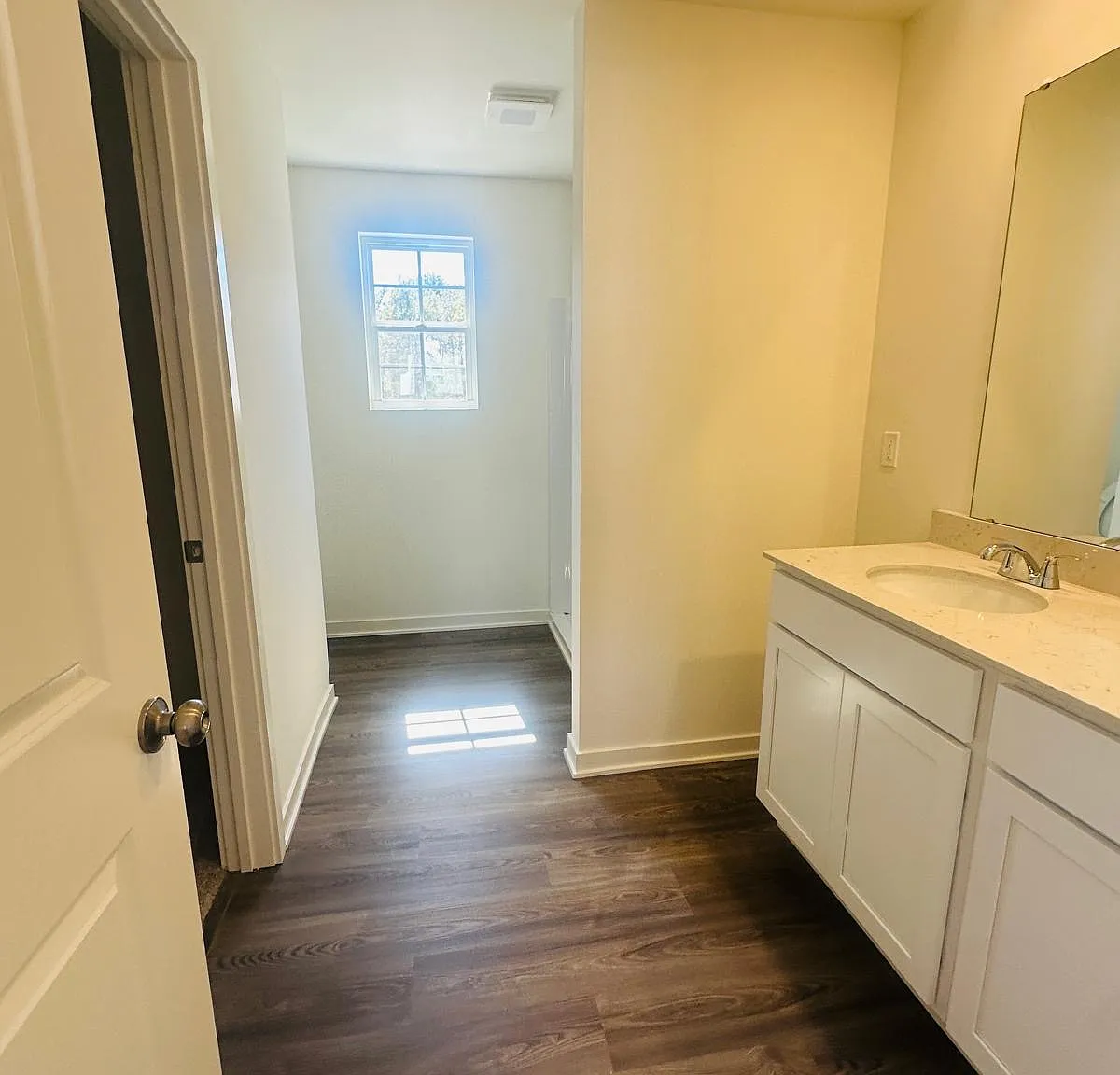 4 bed, 1800 sqft, $2,150 — Photo 3