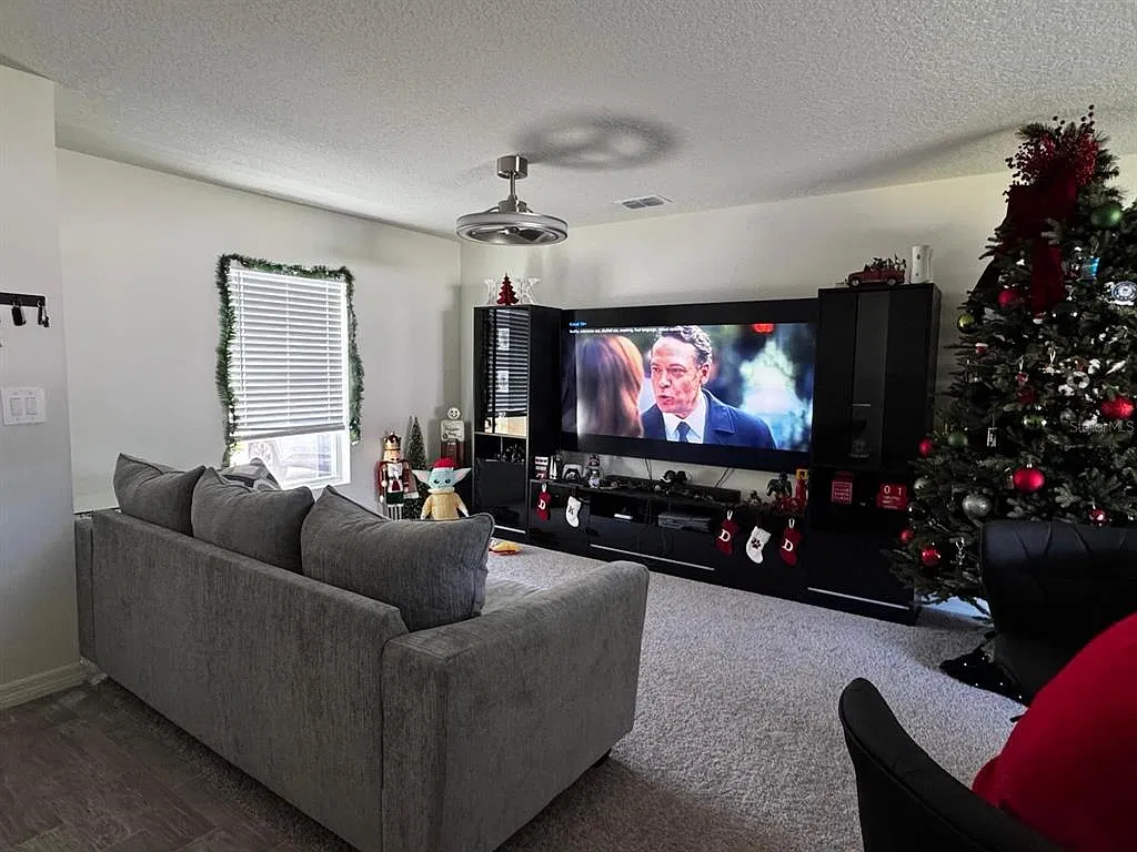3 bed, 2.0 bath, 1243 sqft, $2,100 — Photo 3