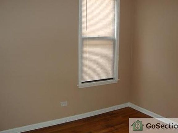4th image of 541 N Avers Ave APT 2