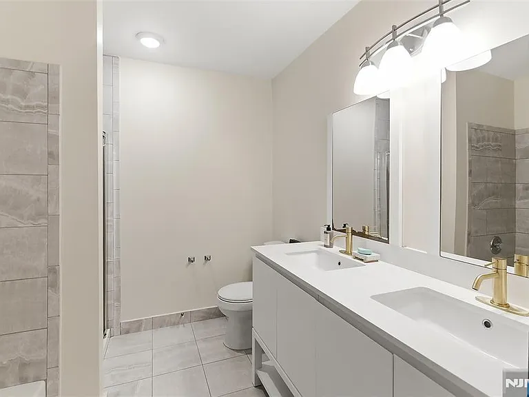 28 Garden Pl #163 — Photo 9