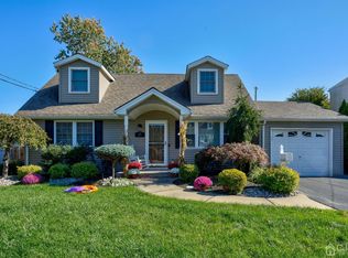 17 Country Club Dr, Colonia, NJ 07067