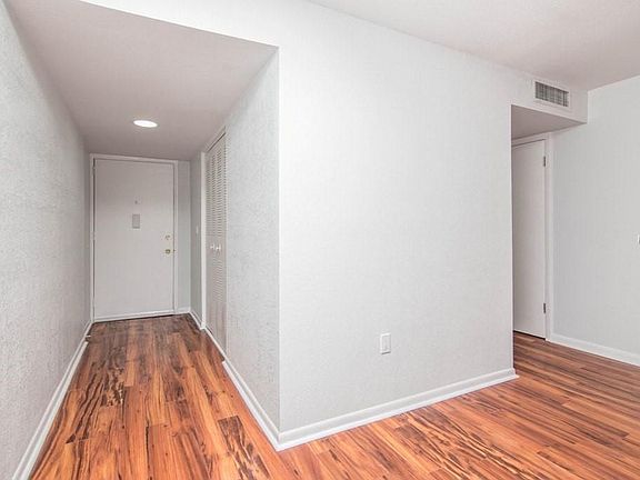 4th image of 225 Country Club Dr #1402