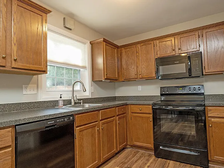 2165 Saint Clair Ct — Photo 5
