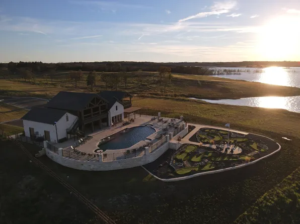 422 Harborside Ter, Windom, TX 75492