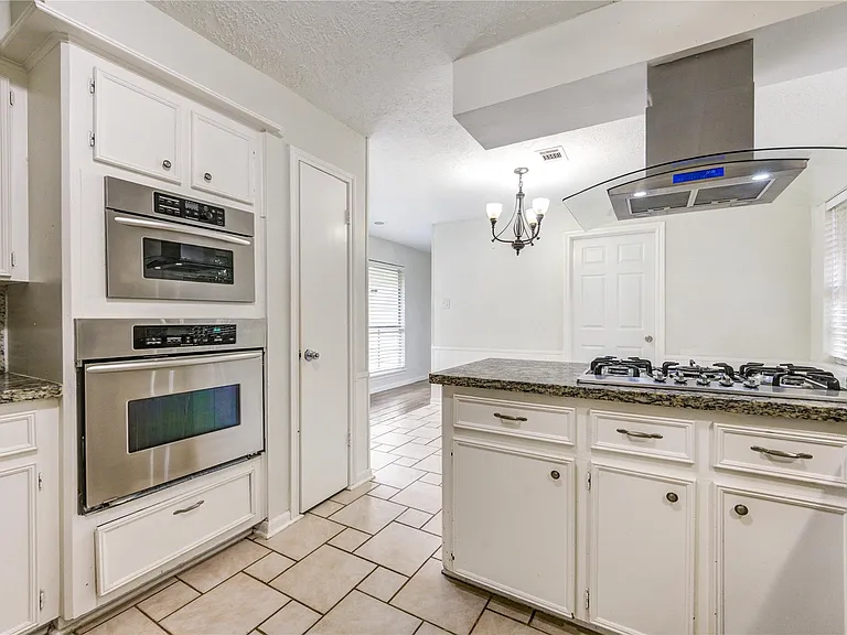 8107 Durklyn Ln — Photo 9