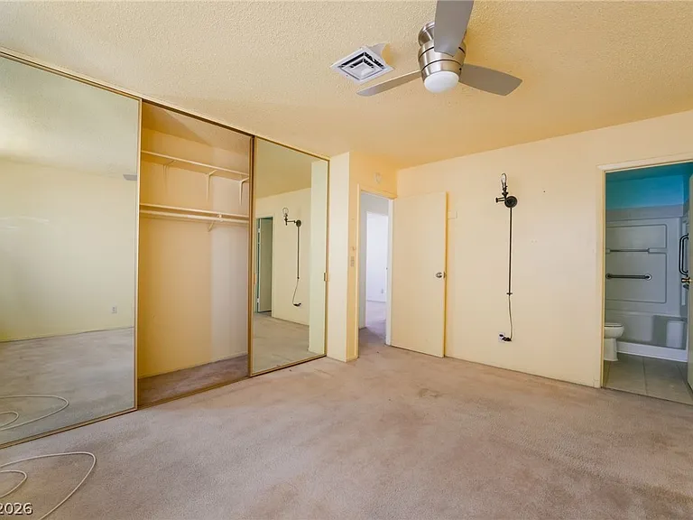 2102 E Russell Rd — Photo 34