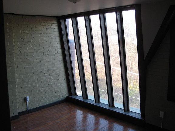 2nd image of 3916 Clayton Ave Floor 3