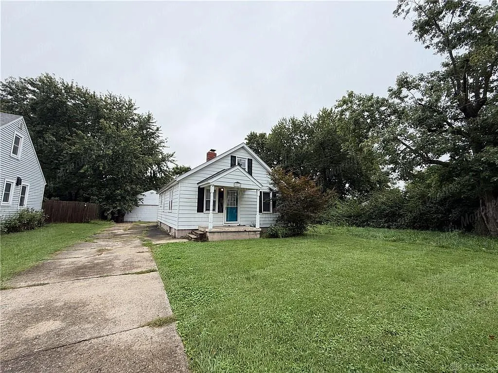 3 bed, 2.0 bath, 985 sqft, $1,575 — Photo 2