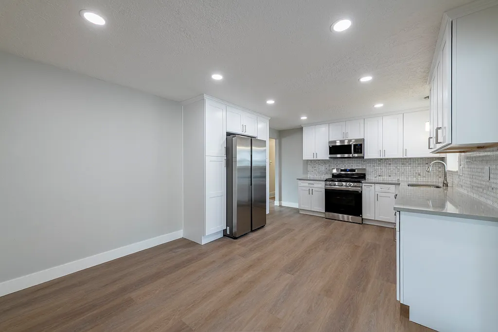 3 bed, 1297 sqft, $2,100 — Photo 4