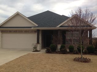 1423 S Hampton Xing, Cave Springs, AR 72718