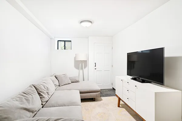 Rented by Compass | media 9