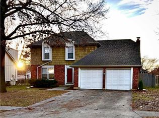 1813 S Arrowhead Dr, Olathe, KS 66062