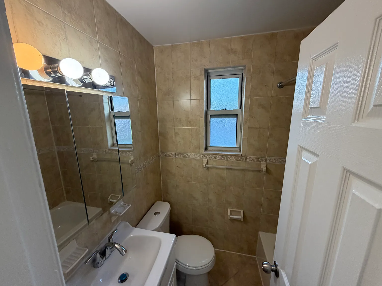 2 bed, 900 sqft, $2,750 — Photo 3