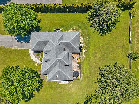 4th image of 172 Old White Dr