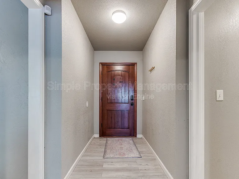 4136 NW 61st Ter — Photo 2