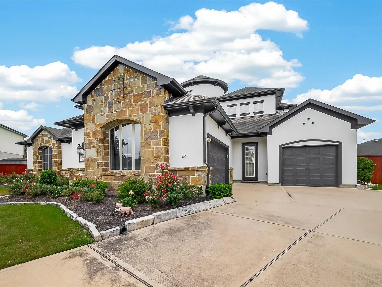 5 bed, 4.0 bath, 4942 sqft, $5,500 — Photo 3