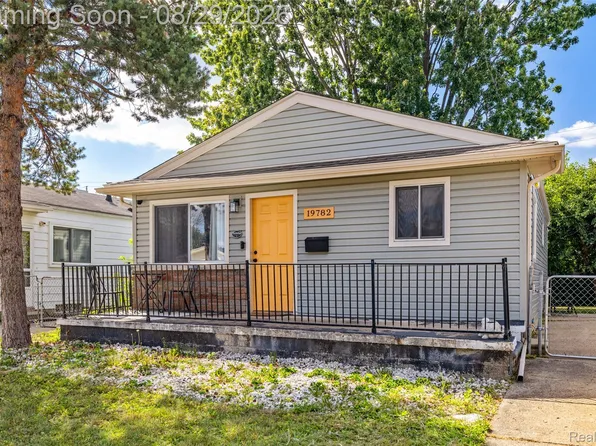 19782 Woodward St, Clinton Township, MI 48035