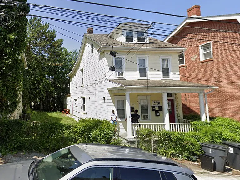 532 Carlton Ave — Photo 2