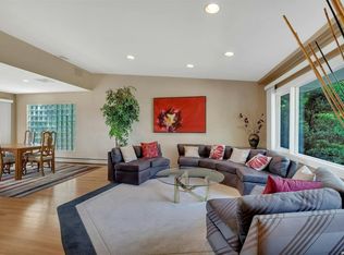 19 Farragut Rd, Old Bethpage, NY 11804