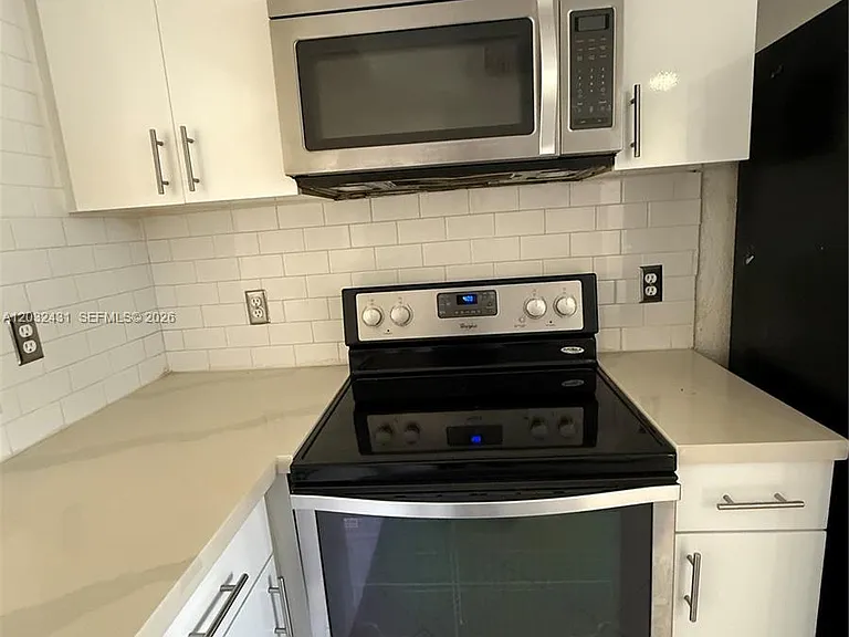 715 SW 148th Ave #611 — Photo 7