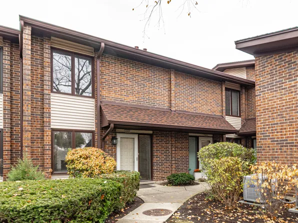 1087 Deerfield Pl, Highland Park, IL 60035