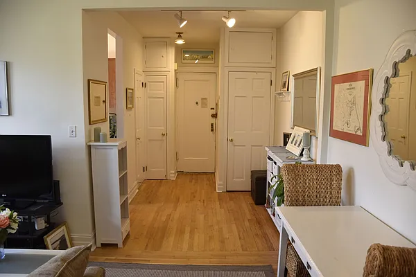 Rented by Compass | media 25