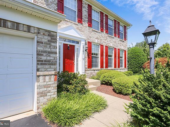 3rd image of 4701 Broom Dr