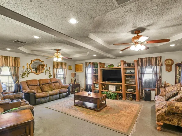 959 Walker Loop, Huntsville, TX 77340