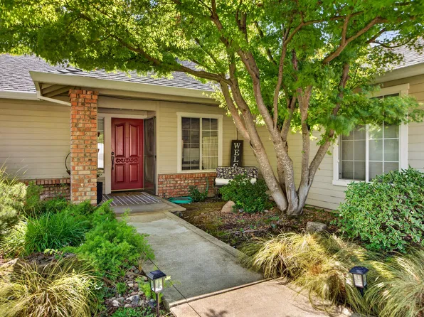 2211 Wicklow St, Redding, CA 96001