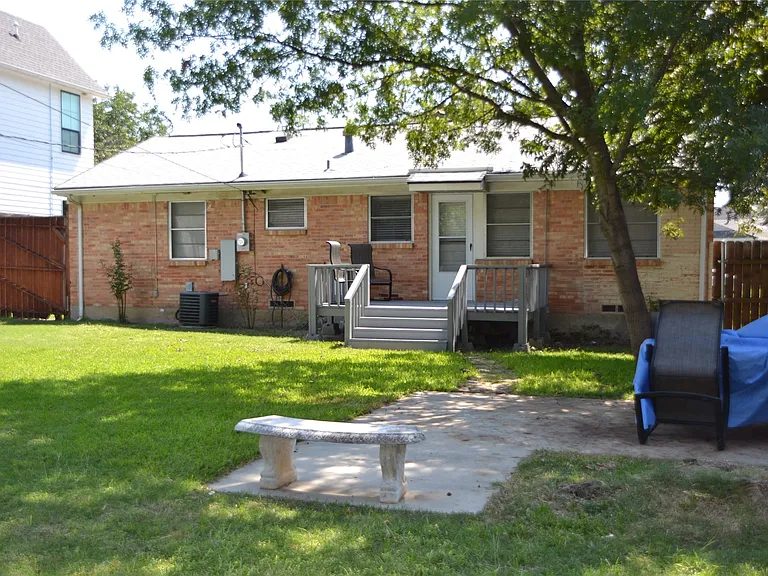 3879 Clover Ln — Photo 12