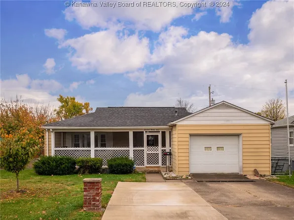 1423 Sattes Cir, Nitro, WV 25143