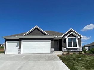 3107 SW Summit View Trl, Lees Summit, MO 64082