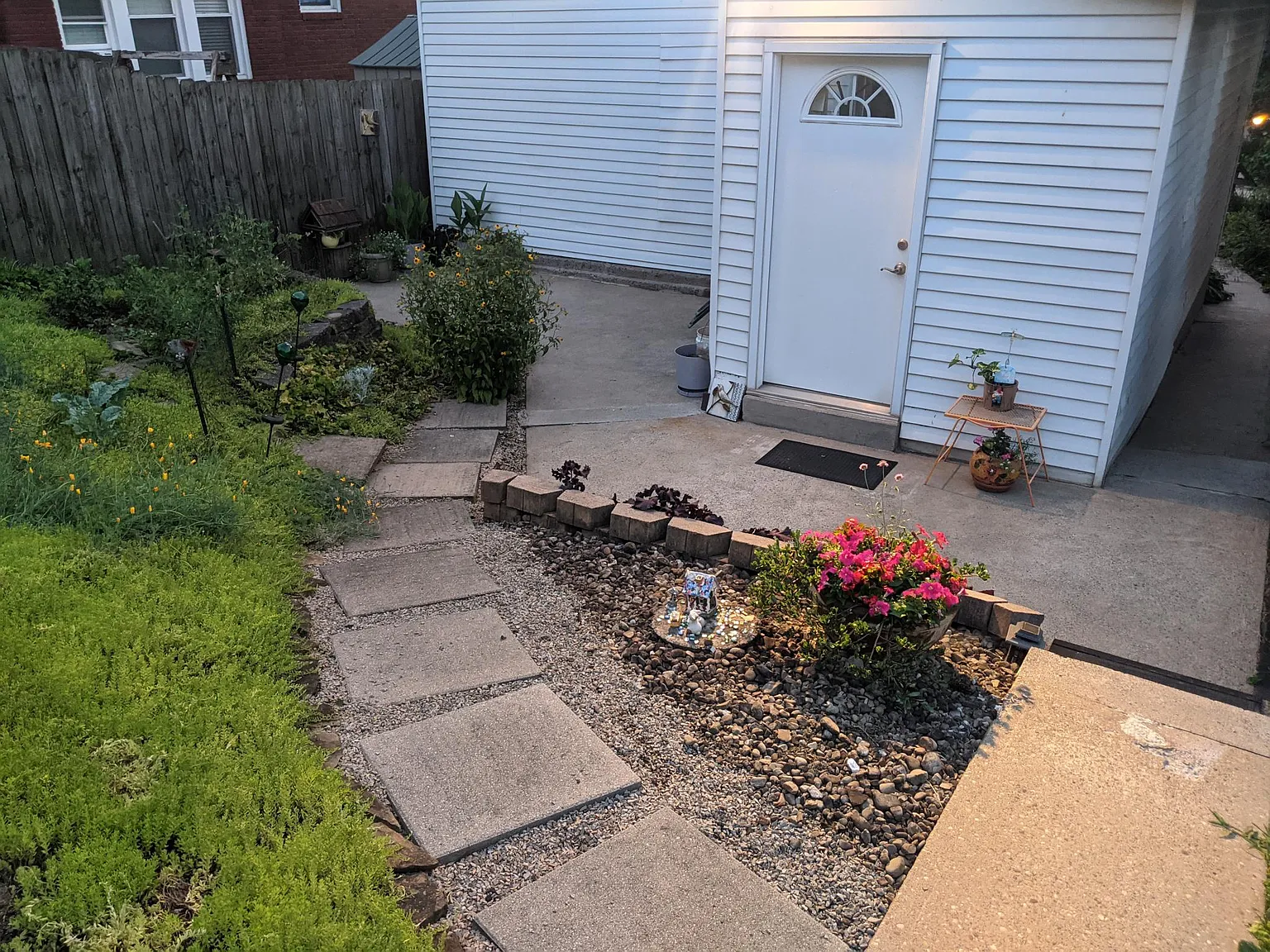 2 bed, 1056 sqft, $1,100 — Photo 2