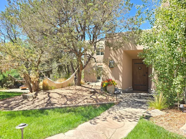 3876 Old Santa Fe Trl, Santa Fe, NM 87505