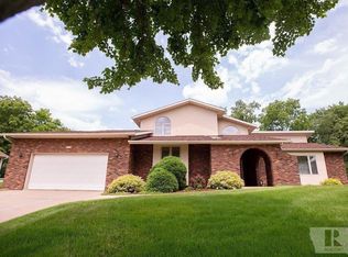 2514 Quail Ridge Dr, Burlington, IA 52601