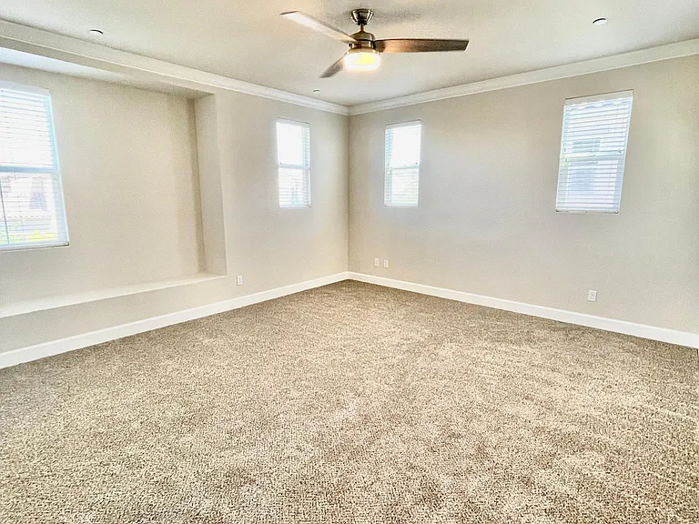 1736 Parkway Dr N — Photo 24