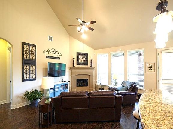 3rd image of 1225 Reese Way