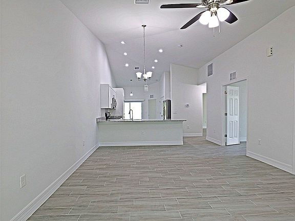 4th image of 2410 Xelda Ave N