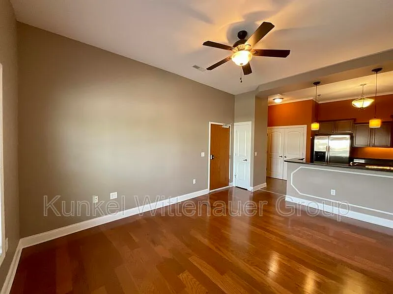 2 bed, 1.0 bath, 1000 sqft, $1,100 — Photo 2