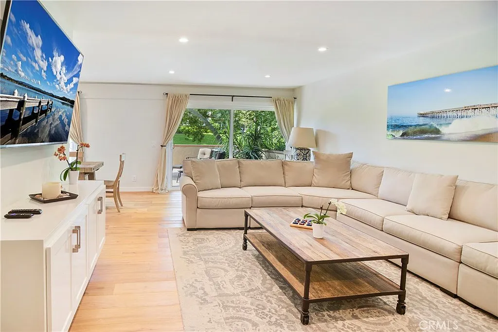 3 bed, 2.5 bath, 1881 sqft, $8,500 — Photo 1